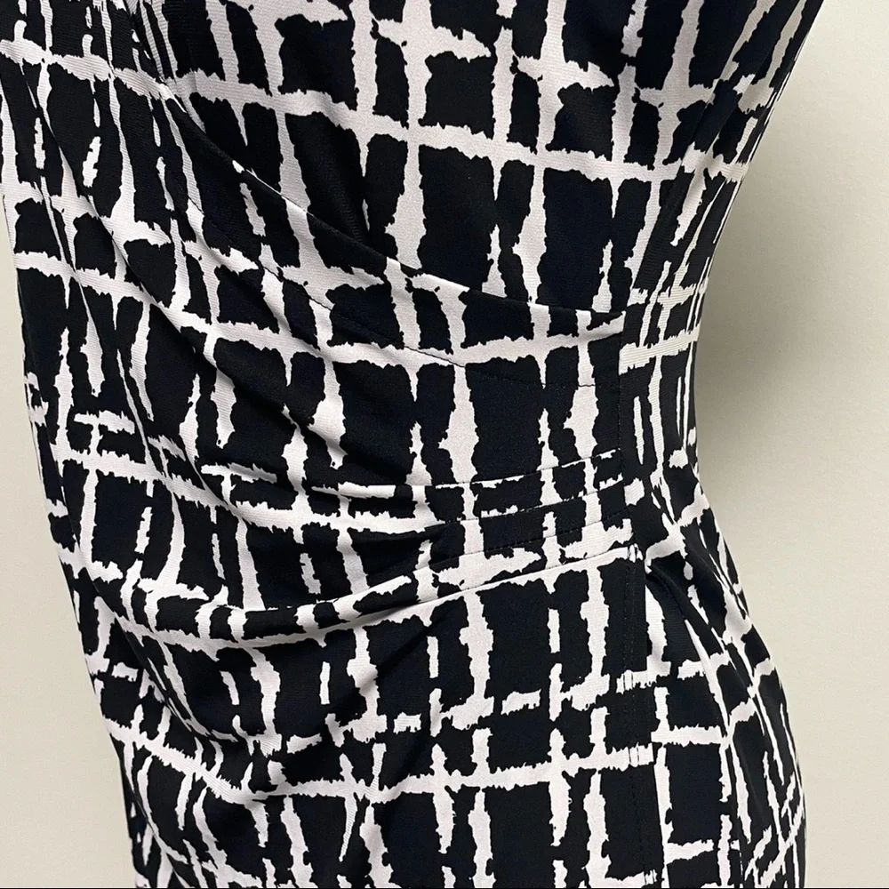 Peck and Peck Black White V Neck 3/4 Sleeve Pullover Dress Medium Waist Ruching